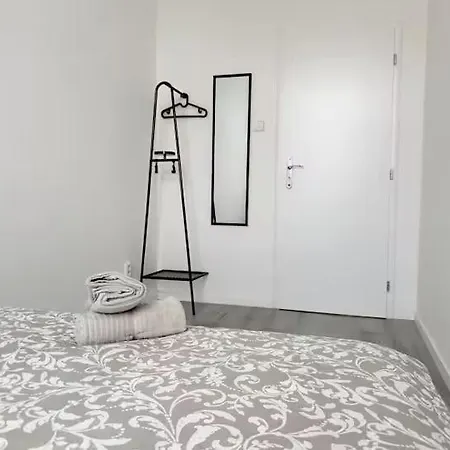 Beautiful Cozy Near The Square F8c 아파트