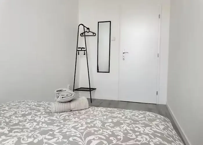 Beautiful Cozy Near The Square F8c Apartment